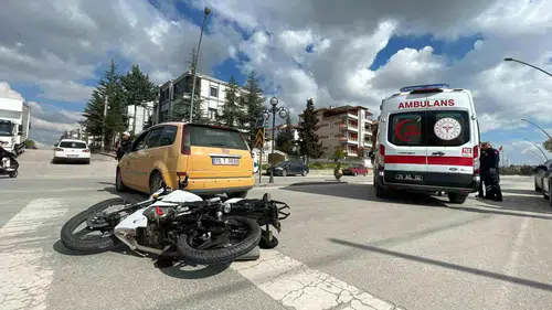 Karaman’da Feci Çarpışma: Motosikletli Yaralandı