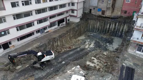 Hakkari’de Korkutan Olay! Zemin Kayması Nedeniyle 6 Bina Boşaltıldı