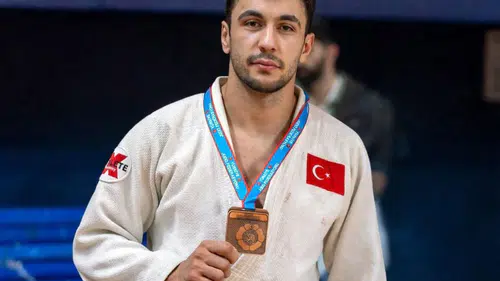 OMÜ’lü Milli Sporcu Fırat Çekim’den Çifte Türkiye Başarısı