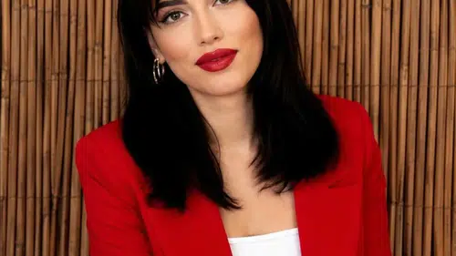 Türkiye'nin Konuştuğu Genç Öğretmen Gözyaşlarıyla Uğurlandı