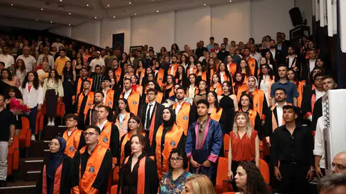 Yılların Emeği Taçlandı! Mezuniyet Töreninde Duygu Dolu Anlar