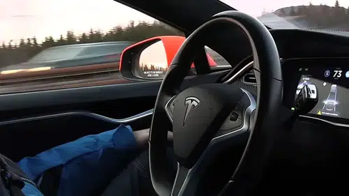 Tesla FSD v14 Lite Güncellemesi Sorun Mu Getirdi? HW3 Araçlarda Aşırı Isınma Şikayetleri Arttı
