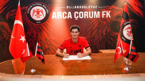 Trabzonspor’dan ayrıldı, yeni takımına imzayı attı