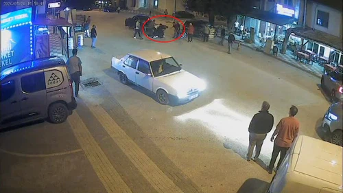 Bolu’da 64 Yaşındaki Esnafa Sokak Ortasında Saldırı! O Anlar Kamerada