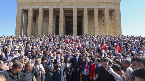 CHP’nin 103. kuruluş yıl dönümünde Kılıçdaroğlu Anıtkabir’i ziyaret etti