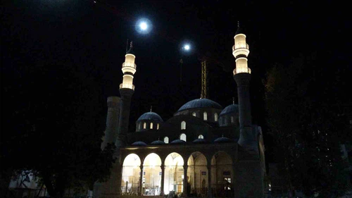 Malatya’nın tarihi Yeni Cami’sinde ışıklar yıllar sonra yeniden yandı