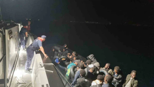Didim’de lastik botta 32 düzensiz göçmen yakalandı