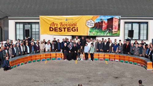 Kartepe’de Arıcılara Büyük Destek! 125 Üreticiye 250 Takım Kovan Verildi