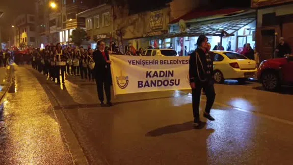 Bilecik'te Cumhuriyet Coşkusu Sokaklara Taştı! Kadın Bando Takımı Herkesi Büyüledi