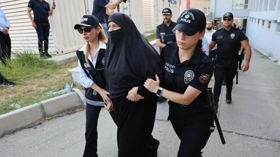 Alparslan Kuytul ve eşi Semra Kuytul dahil 35 şüpheli tutuklandı