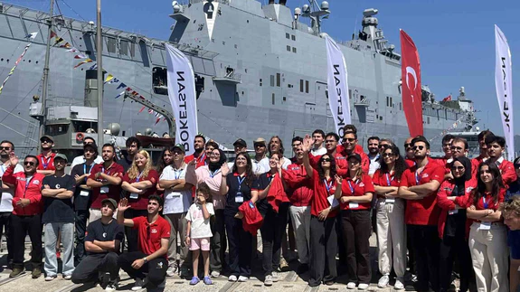 Bakan Kacır, TEKNOFEST Mavi Vatan’ı ziyaret etti