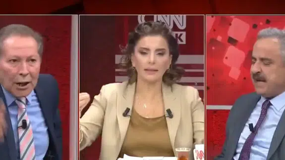 CNN Türk’te Sinan Burhan ve İsmail Dükel neden tartıştı? Masaya neden vuruldu?