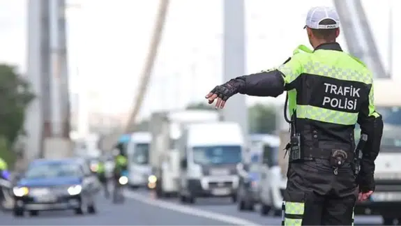 Yeni Trafik Düzenlemesi Yürürlüğe Girdi: Sürücüler İçin Büyük Para Cezaları ve Ehliyet Kısıtlamaları