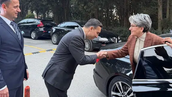 Meral Akşener Uzun Aradan Sonra Görüntülendi: İftar Programında Ortaya Çıktı