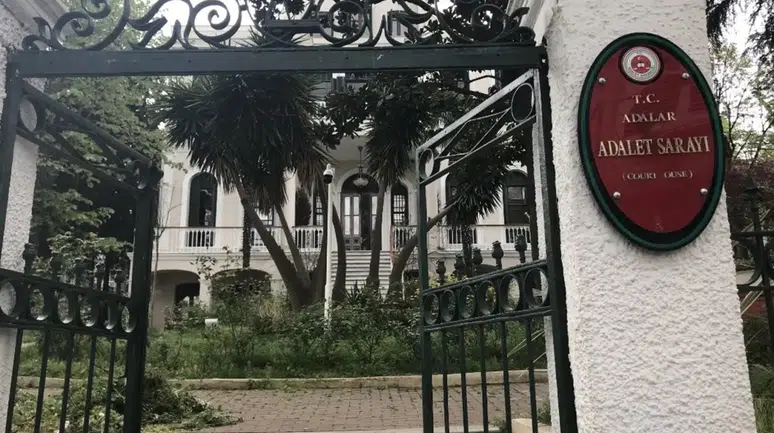 Adliyede Skandalın Arkası Kesilmiyor! Adalar’da 12 Silah Emanetten Buhar Oldu