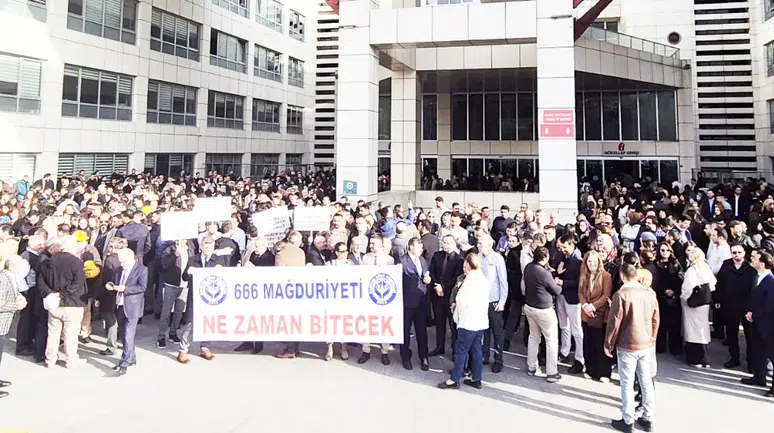 İstanbul Defterdarlığı önünde eylem! Kariyer Büro Sendikasından özlük açıklaması