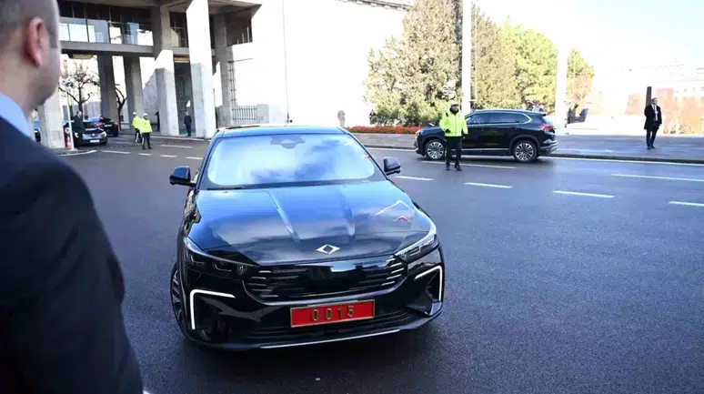 Meclise Togg şovuyla damga vurdu! Bakan Kacır T10F ile geldi, gözler üzerindeydi