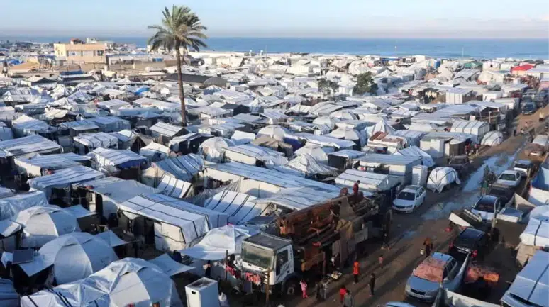 Gazze’de Çocuklar Uykuda Vuruldu! İsrail’den Yerinden Edilenlere Hedefli Saldırı