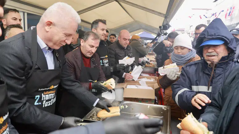 Soğuk rekor kırdı, eğlence zirve yaptı! Eksi derecede Hamsi ve Horon Festivali
