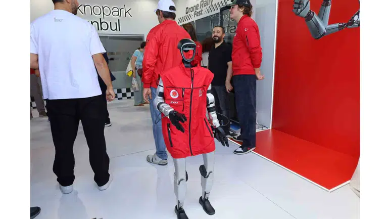 İnsansı robot, TEKNOFEST’in ilgi odağı oldu