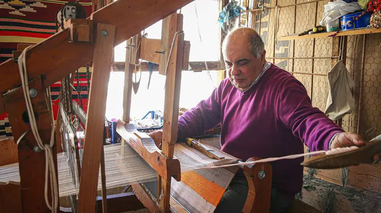 Adana’da 60 Yaşındaki Usta Mesleğini Evinde Sürdürüyor: 40 Yıllık Tezgâh Avluya Taşındı