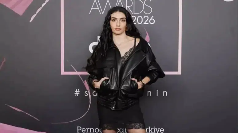 Hazar Ergüçlü’den Ayrılık Sonrası İlk Adım: Takipten Çıkardı, Fotoğrafları Sildi