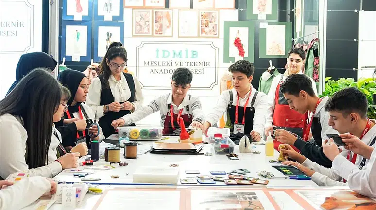 Meslek Lisesi Öğrencilerinden Büyük Başarı: Sandıktan Çıkan Miras Dünya Sahnesinde