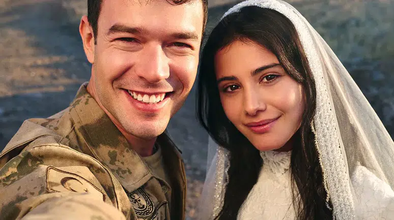 Set Aşkı Gerçeğe Döndü! Aytaç Şaşmaz ve Helin Kandemir Birlikte Mi?