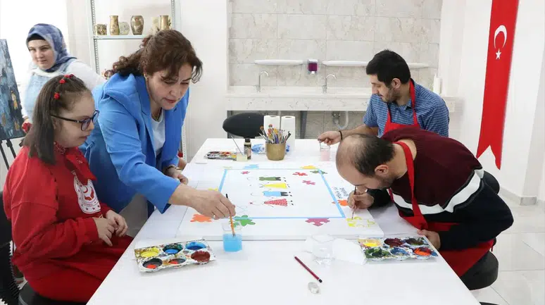 Erzurum’da Otizm Farkındalığı: Mavi Balonlar Gökyüzüne Yükseldi