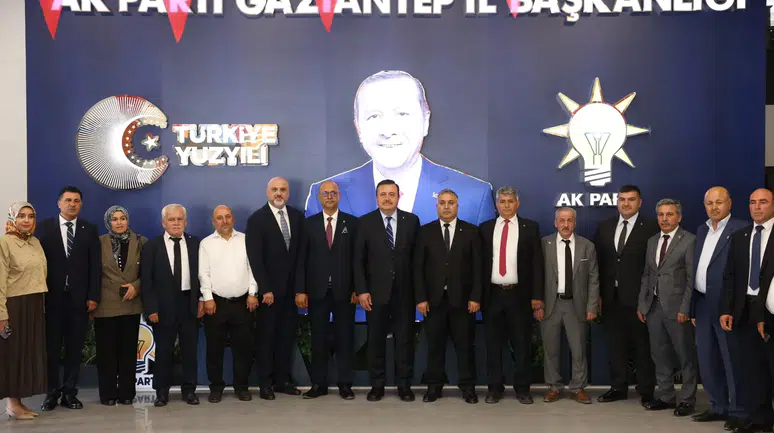AK PARTİ GAZİANTEP, AİLESİNİ GENİŞLETİYOR! AK PARTİ’YE 25 KİŞİLİK KATILIM