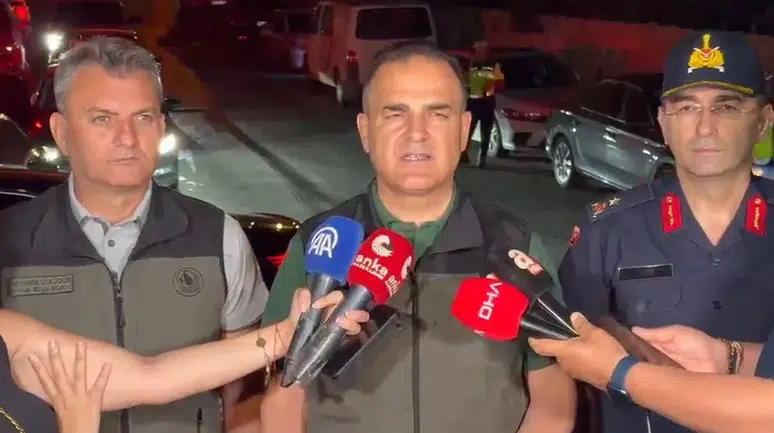 Muğla'daki orman yangınında 1.120 kişi tahliye edildi: Vali Akbıyık'tan son durum açıklaması