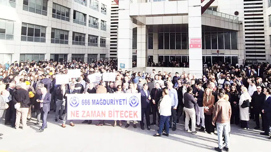 İstanbul Defterdarlığı önünde eylem! Kariyer Büro Sendikasından özlük açıklaması