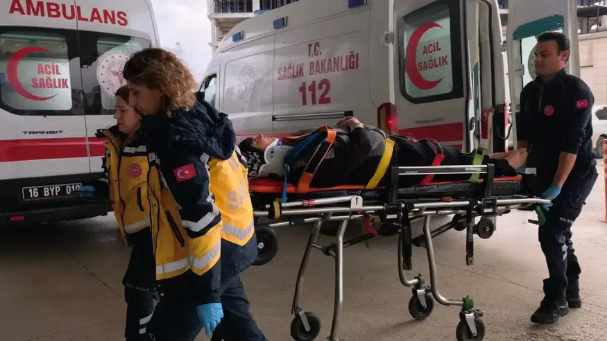 İnegöl’de Temizlik Faciası: Kadın Cam Silerken 4 Metre Yükseklikten Düştü