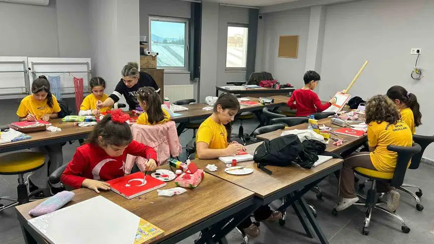 Ala Mekan’da Bayrak Sevgisi Atölyeleri Başladı