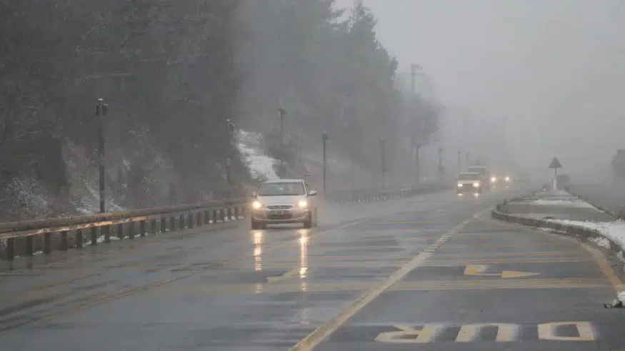 Bolu Dağı’nda Yoğun Sis ve Sağanak: D-100 Kara Yolunda Trafik Uyarısı