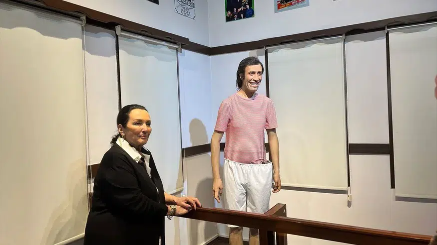 Gül Sunal’dan Duygulandıran Ziyaret: Kemal Sunal’ın Anı Odasında Gözyaşları