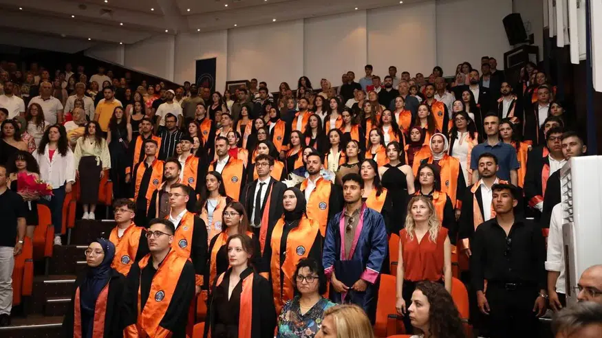 Yılların Emeği Taçlandı! Mezuniyet Töreninde Duygu Dolu Anlar