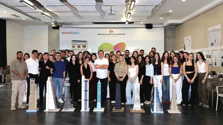 Dünyaca Ünlü Yapılar Depremde Nasıl Davranır? İEÜ Öğrencileri Cevabını Aradı