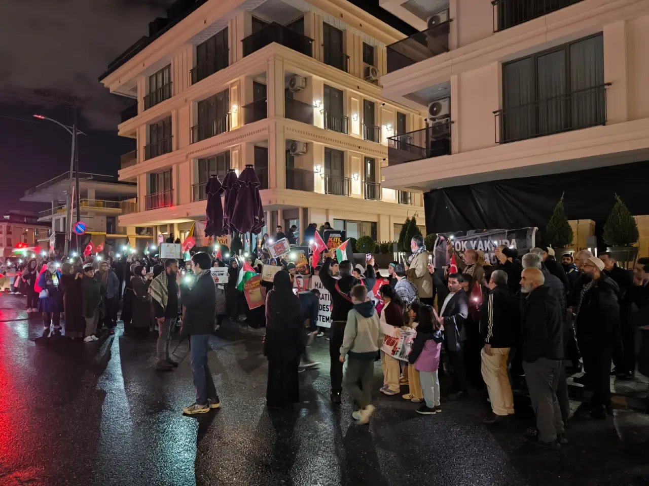 MAHALLELİ GAZZE İÇİN SOKAĞA İNDİ 1