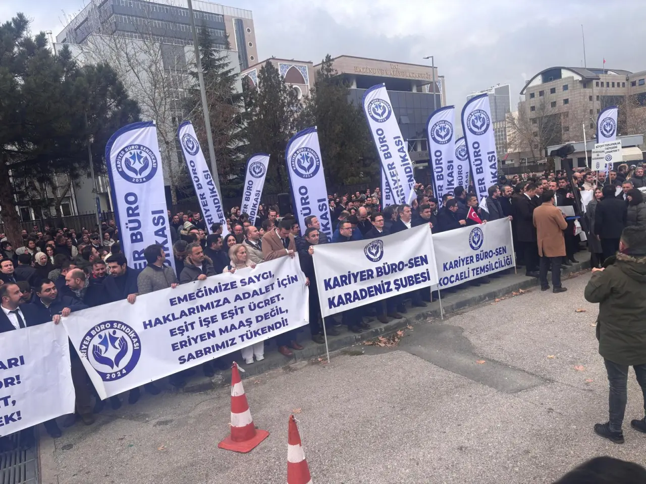 Kariyer Büro Sendikası’ndan Tepki: “666 Sayılı KHK En Büyük Mağduriyeti Yarattı 11