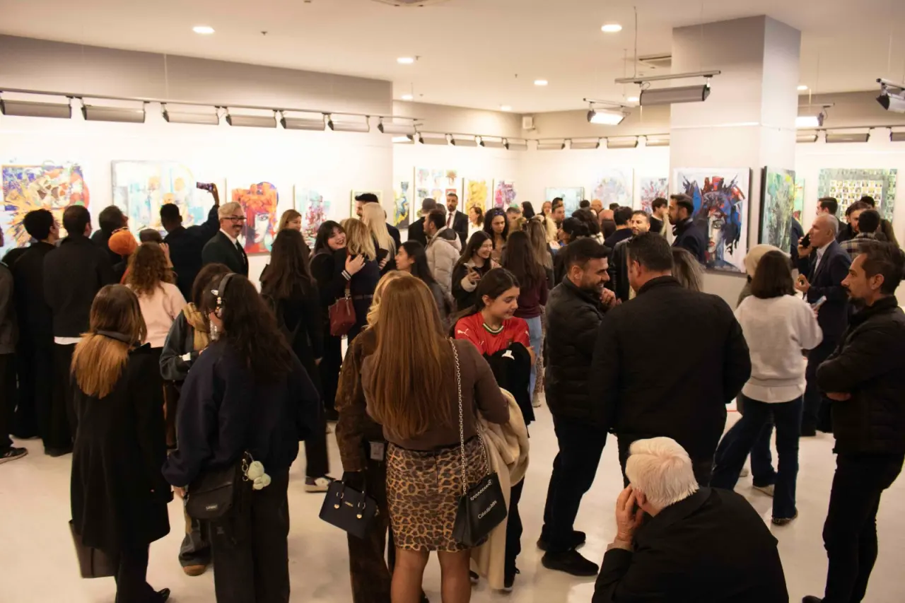 AZMİ ATİLLA: “ANADOLU’NUN BİNLERCE YILLIK TARİHİNİ VE ZENGİN KÜLTÜREL MİRASINI TUVALE TAŞIYORUM” 8