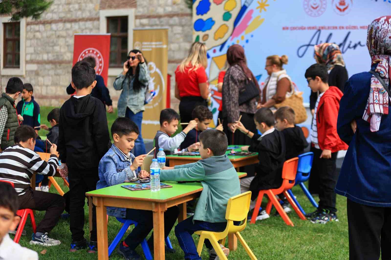 aileler-rami-kutuphanesinde-bulusuyor-ailefest-6-ekime-kadar-surecek