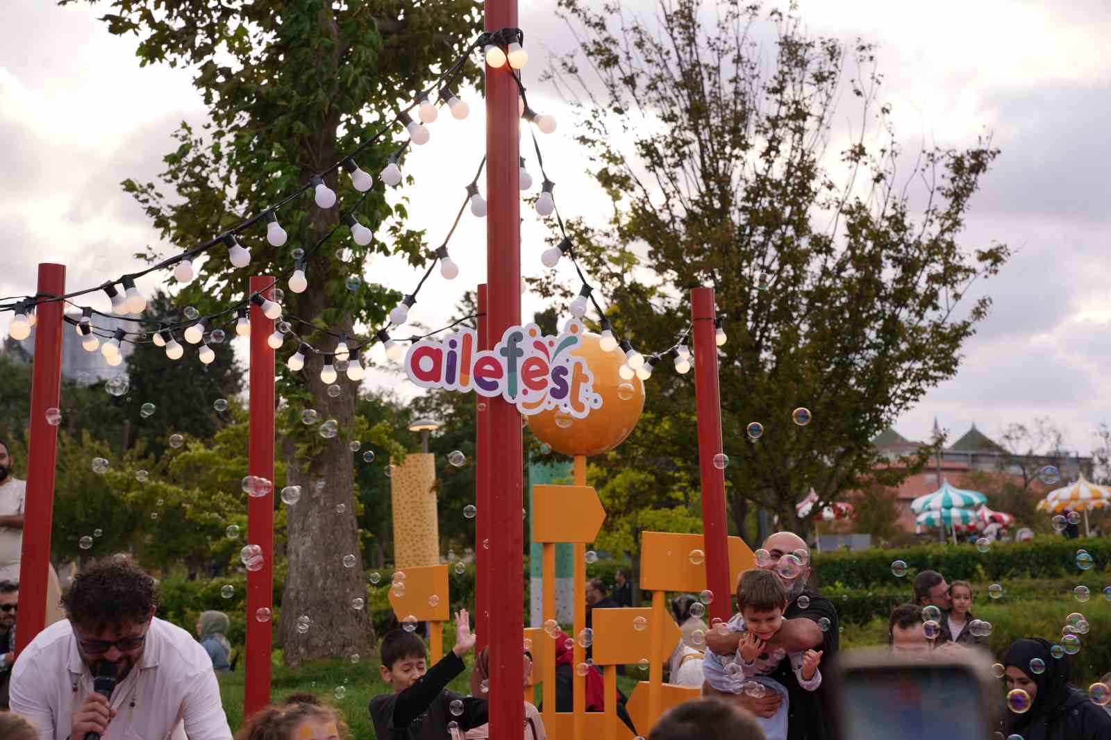 aileler-rami-kutuphanesinde-bulusuyor-ailefest-6-ekime-kadar-surecek