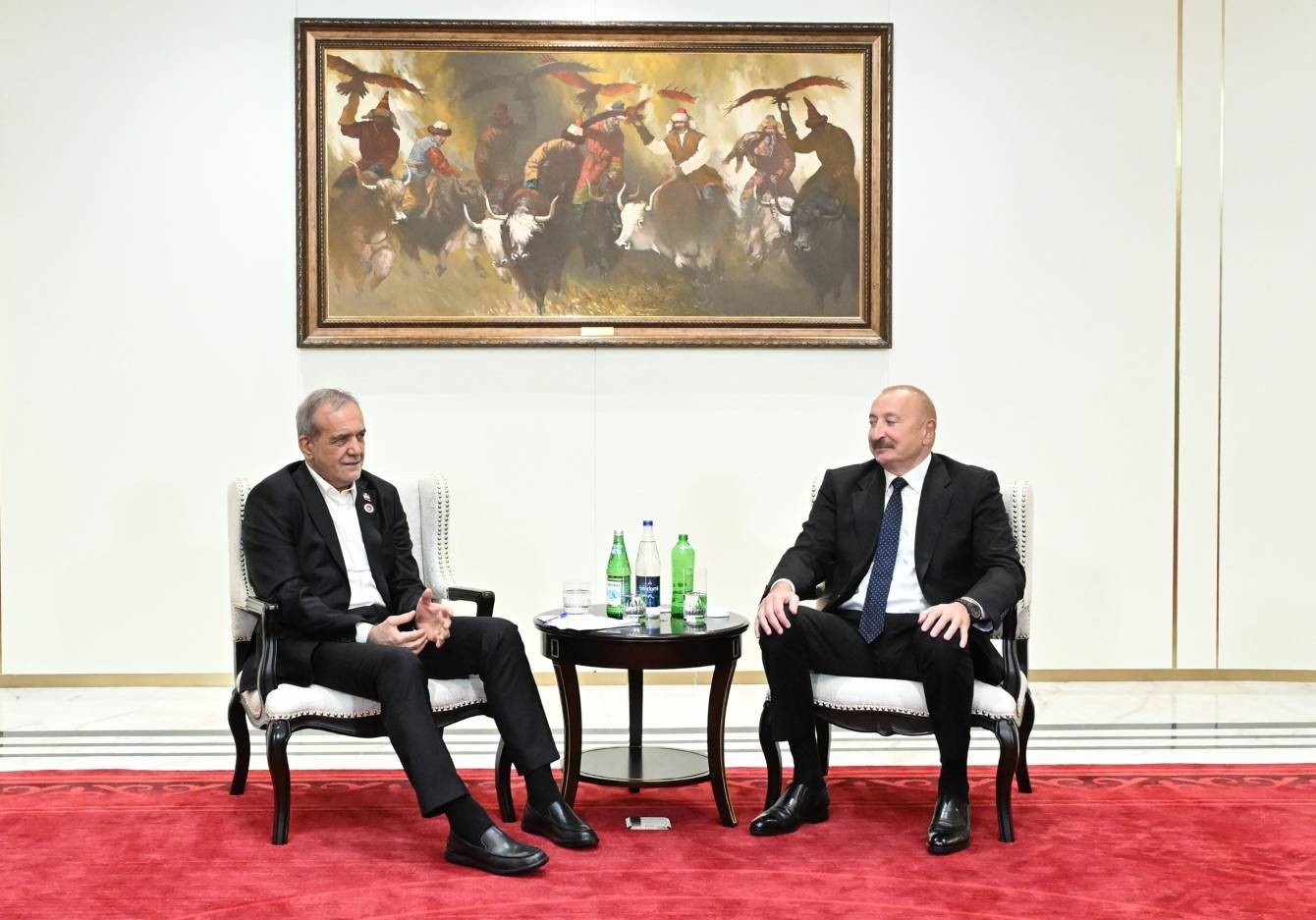 azerbaycan-cumhurbaskani-aliyev-iran-cumhurbaskani-pezeskiyan-ile-biskekte-gorustu