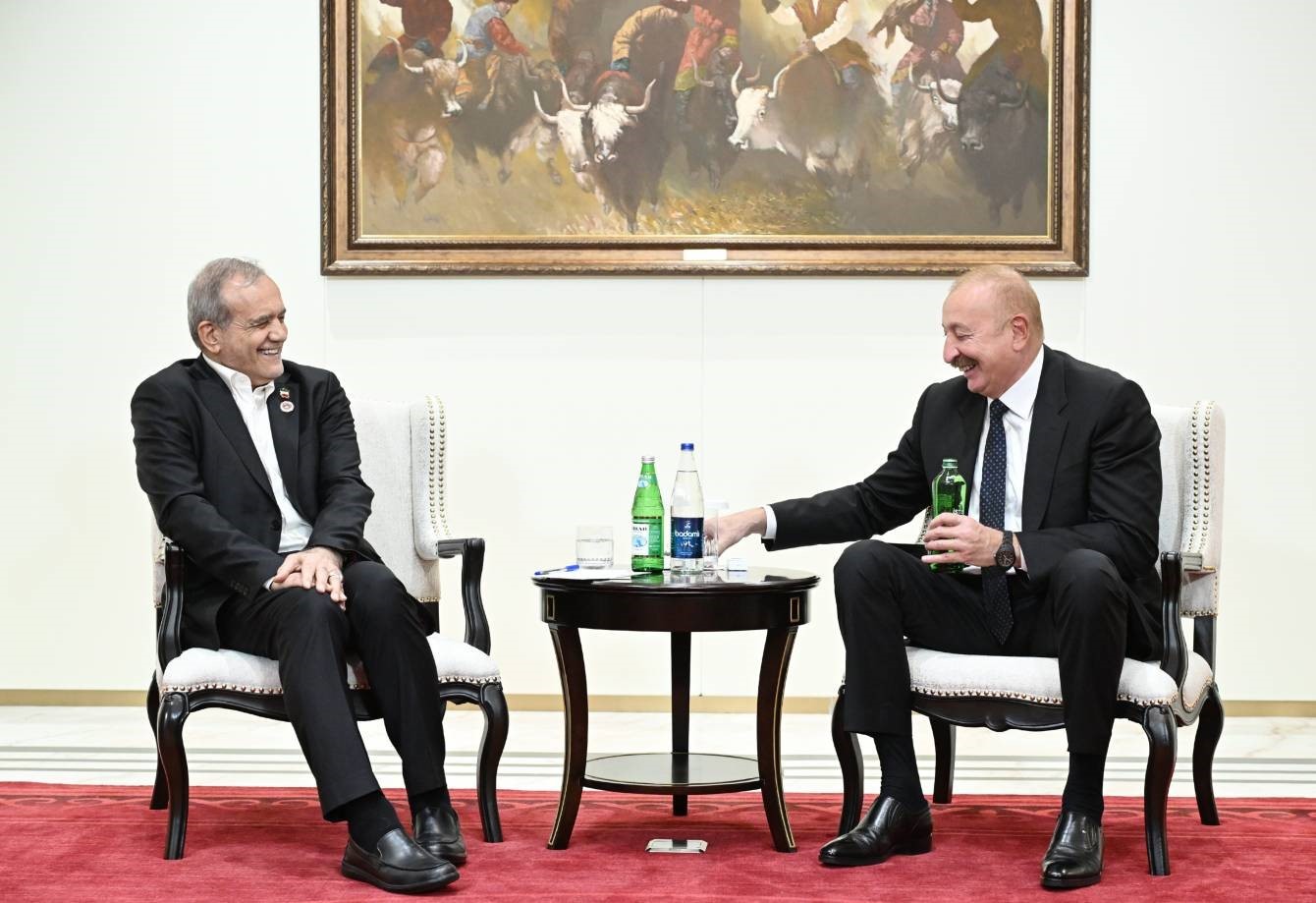 azerbaycan-cumhurbaskani-aliyev-iran-cumhurbaskani-pezeskiyan-ile-biskekte-gorustu