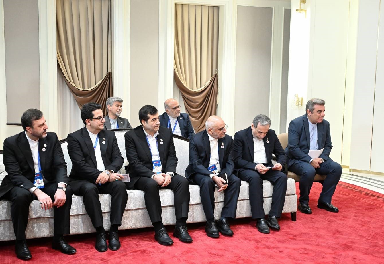 azerbaycan-cumhurbaskani-aliyev-iran-cumhurbaskani-pezeskiyan-ile-biskekte-gorustu