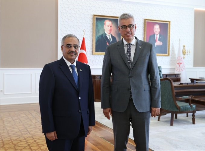 bakan-memisoglu-d-8-genel-sekreteri-mahmood-ile-bir-araya-geldi