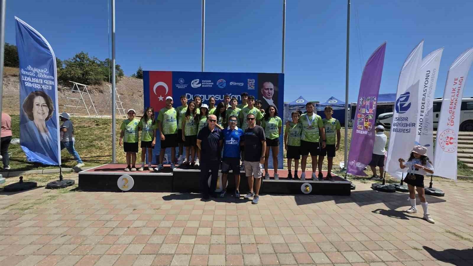 buyuksehir-belediyespor-kanocularindan-12-madalya