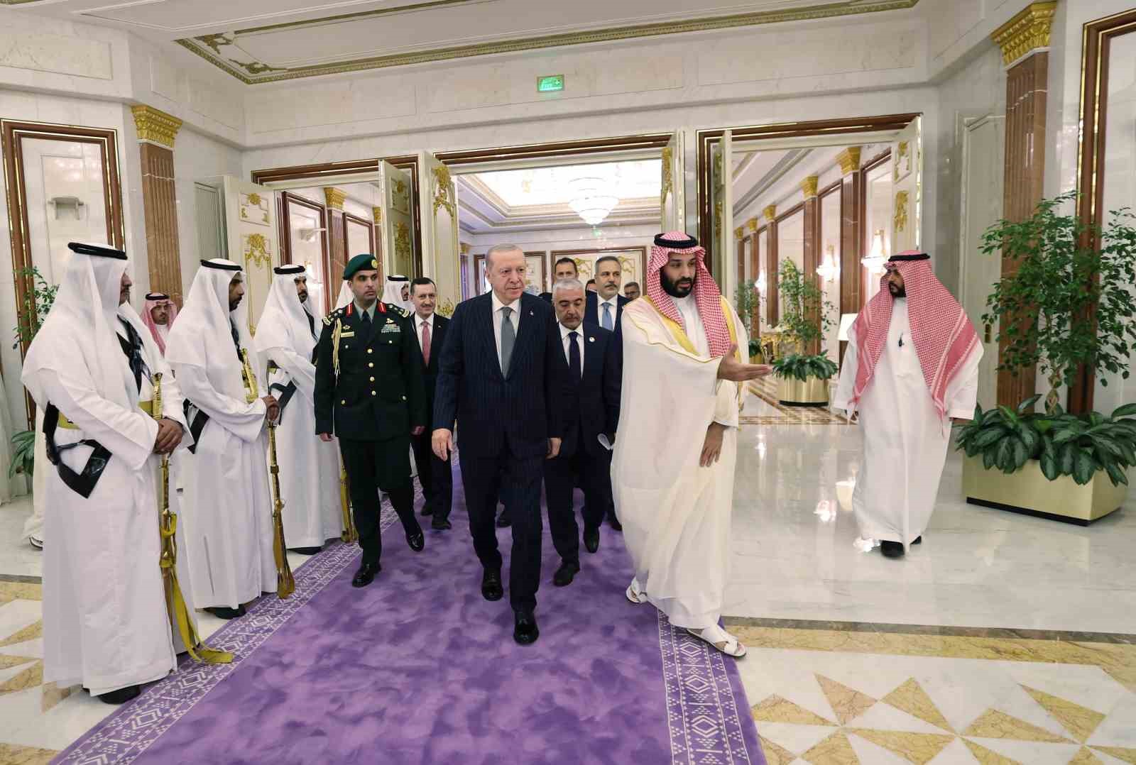cumhurbaskani-erdogan-suudi-arabistan-veliaht-prensi-selman-ile-gorustu