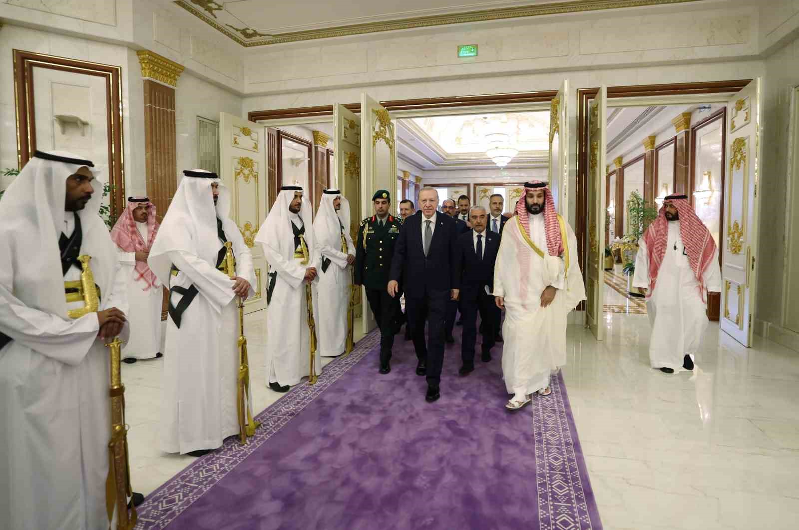cumhurbaskani-erdogan-suudi-arabistan-veliaht-prensi-selman-ile-gorustu